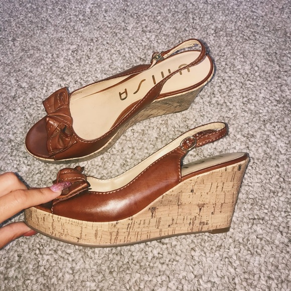 Unisa Shoes - Brown bow wedges